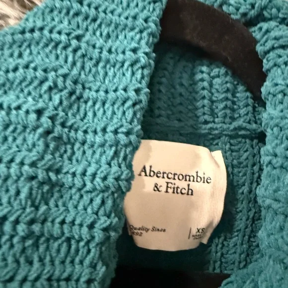 NWOT Abercrombie Oversized Chenille Turtleneck - Size XS | Color: Teal - Picture 2 of 3